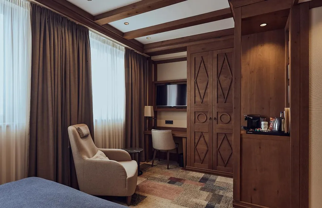 Grey Family Hotel-1